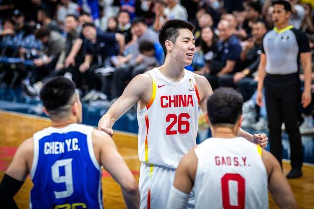放心了！中国男篮锋线大核透露伤情，公开发声，只说感谢尽显霸气
